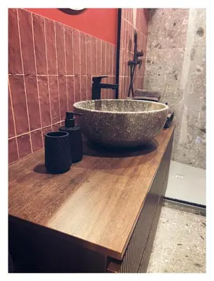 a bathroom with a bowl sink on a wooden counter at Otium Urbano in Rome