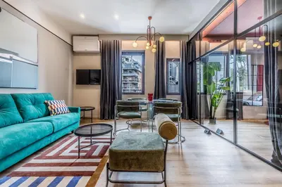 a living room with a green couch and a table at Otium Urbano in Rome