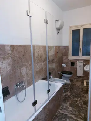 a bathroom with a tub and a toilet at La Casa Dei Nonni al Vaticano in Rome