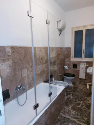 a bathroom with a tub and a toilet at La Casa Dei Nonni al Vaticano in Rome