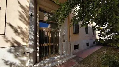 an entrance to a building with a wooden door at La Casa Di Elda - 2 Camere - Metro B in Rome