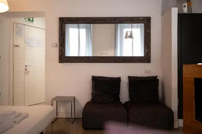 a living room with a mirror and a couch at Silver Spanish's steps in Rome