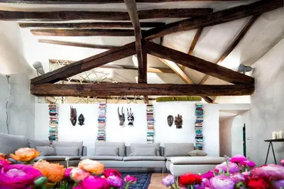 a living room with a couch and some flowers at Ghetto Luxury Design Apartment in Rome