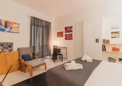 a bedroom with a bed with towels on it at Delizioso loft vicino Piazza del Popolo in Rome
