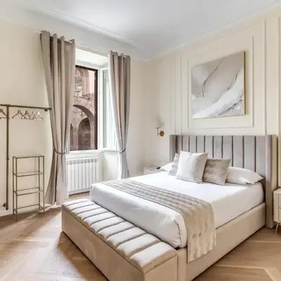 3 minutes walk from Termini Station With Temple View