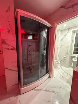 a bathroom with a glass door in a pink room at Gladiatrice Suite in Rome