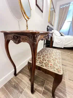 a dressing table with a mirror and a stool at Trastevere10 in Rome