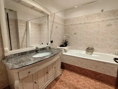 a bathroom with a sink and a bath tub at MURA DI PRATI - Spazioso appartamento per 8 a San Pietro in Rome