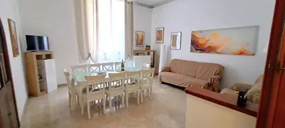 a living room with a table and a couch at MURA DI PRATI - Spazioso appartamento per 8 a San Pietro in Rome