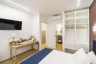 a bedroom with a bed and a desk at cinquepuntozero in Rome