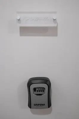 a wall thermometer on a white wall at Il Perugino Guest House in Rome