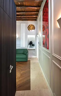 a hallway with a green couch and a door at Dreamers in Belsiana Condotti Int 9 in Rome