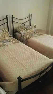 two beds sitting next to each other in a room at A Casetta Nostra in Rome