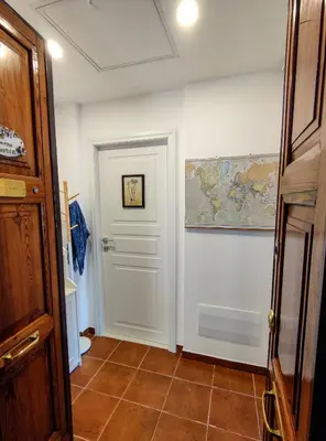 a hallway with a door and a map on the wall at Re di Room in Rome