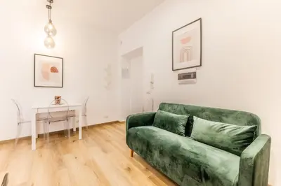 a living room with a green couch and a table at Urbano 29 apartment in Rome