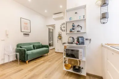 a living room with a green couch and a table at Urbano 29 apartment in Rome