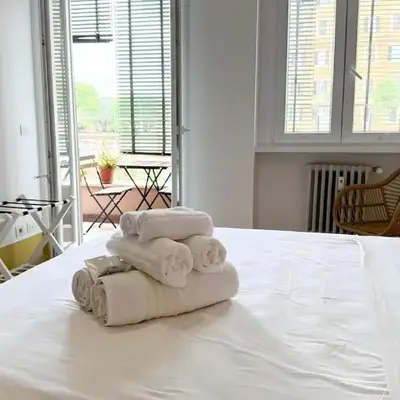 Stylish Apt Balcony