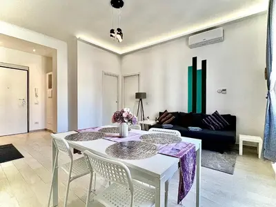 a white table and chairs in a living room at Casa Vacanze Jenner in Rome