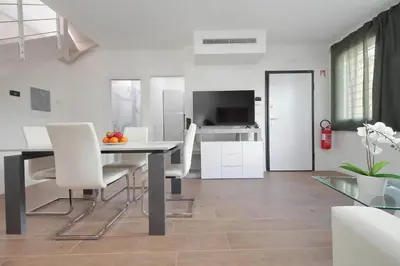 a dining room with a table and white chairs at Sabelli 1 Villa Indipendente nel Cuore di Roma in Rome