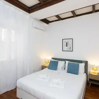 Vicolo Trevi Apartment by Rental in Rome