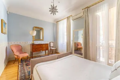 a bedroom with a bed and a desk at Luxury Suite Dante Elegante Appartamento di Lusso nel Cuore di Roma in Rome