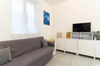 a bathroom with a shower and a sink and a toilet at Jubilee Metro A 15 minutes from the Colosseum in Rome
