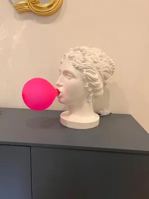 a bust of a woman with a red balloon at Casa Vacanze Villa Barberina in Rome