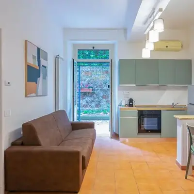 EasyTopStay - San Pietro Apartment with Courtyard