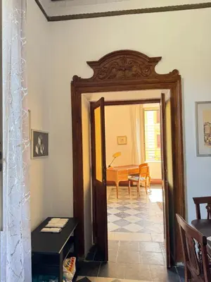 a doorway into a dining room with a table at Casa Angeli 2 in Rome