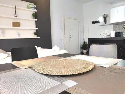 a table with a straw plate on top of it at Piramide Charming Flat e Terrace in Rome