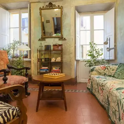 Domus Picta Roomy Apartment