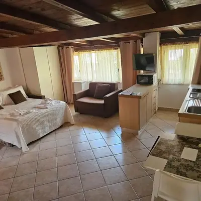 Monolocale loft ristrutturato- Metro Manzoni
