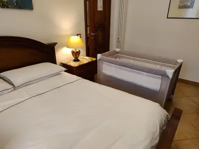 a bedroom with a bed and a table with a lamp at Alcinque - Casa vacanze in Rome