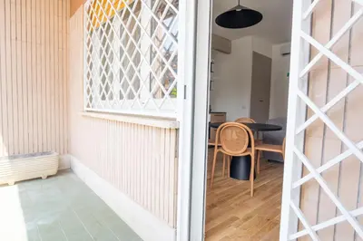 a room with a window and a table at Home d'élite Gregory in Rome