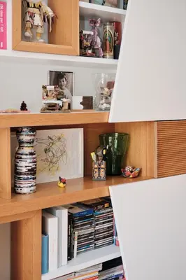 a book shelf filled with lots of books at NEW 3BDR Lab4House a Villa Borghese Roma Parioli in Rome