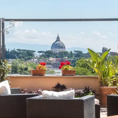 Vatican-Metro A Panoramic Penthouse with Jacuzzi