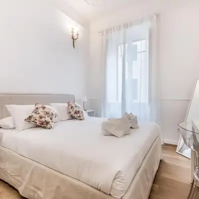 Elegant 3-bedroom apartment near the Metro