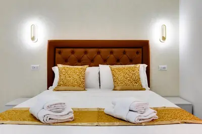 a bedroom with a bed with towels on it at Il Rifugio del Re in Rome