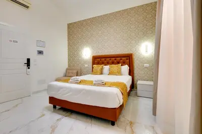 a bedroom with a large bed in a room at Il Rifugio del Re in Rome