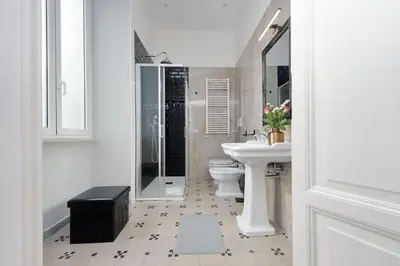 a white bathroom with a sink and a toilet at Interno 5 elegante residenza per 10 pax vicina a Colosseo e Santa Maria Maggiore in Rome