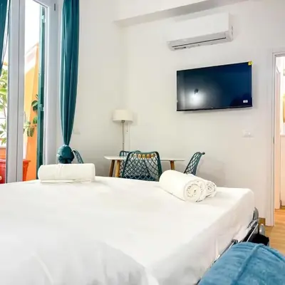 Modern apartment with Private Balcony Near Colosseum