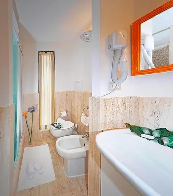 a bathroom with a toilet and a sink and a tub at Hotel Scott House in Rome
