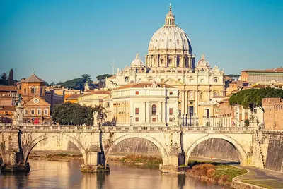 a bridge over a river in front of a building at RAHIMA GUEST HOUSe 2 in Rome
