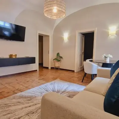 Cozy Colosseum 2BR-2BA Family Home