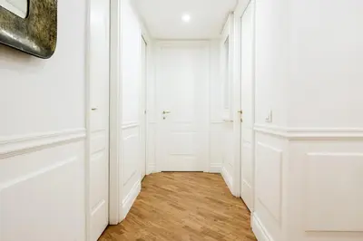 an empty hallway with white walls and wood floors at Candy Lodge in Rome
