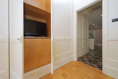 a living room with a tv and a closet at YCH-Elegante appartamento vicino Villa Ada in Rome