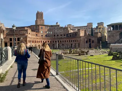 two women walking in front of a building at Un cuore nella città eterna in Rome