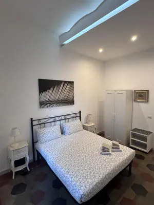 a bedroom with a bed with a white bedspread at Appartamento a Roma vicino Metro Vittorio Emanuele in Rome