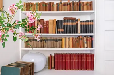 a book shelf filled with lots of books at Rome as you feel - Vetrina Terrace in Rome