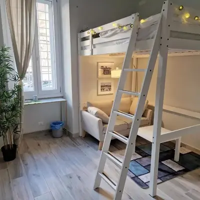 Graziosa camera in posizione strategia con bagno privato esterno